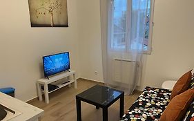 Appartement Lumineux Pres Metro